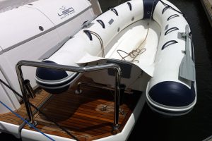 Stainless boat duckboard rail with dinghy