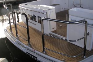 Stainless duckboard rail
