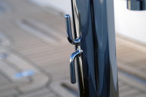 Stainless rope cleat for duckboard rail